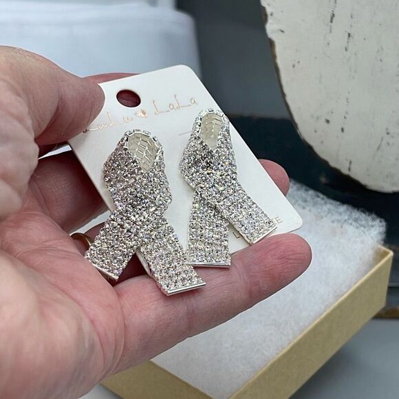 NWT pave CZ ribbon post style earrings by LuLuLaLa - Picture 4 of 8